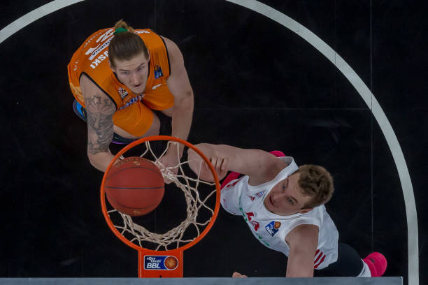 尤其是在三 尤其是在三